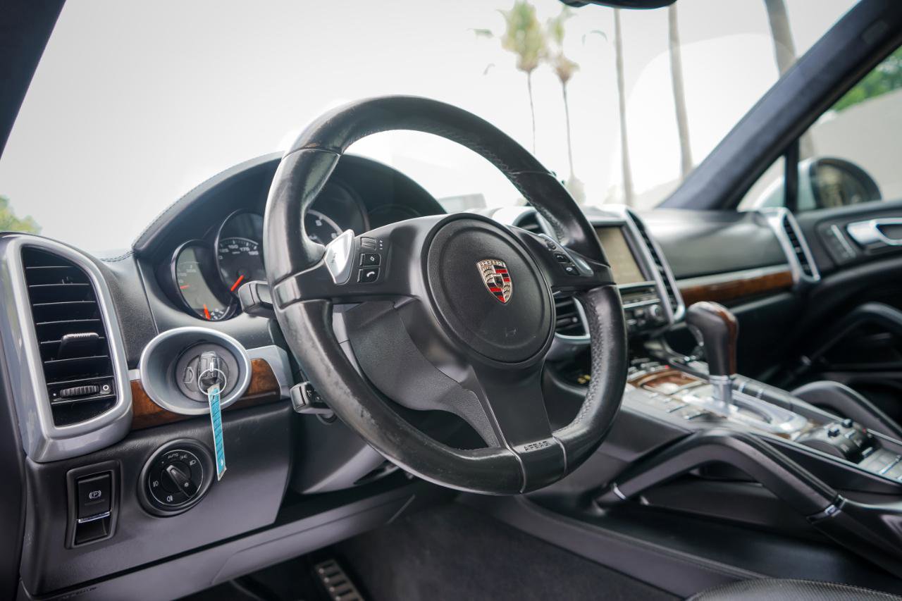 Used 2011 Porsche Cayenne Turbo AWD/4WD image 9