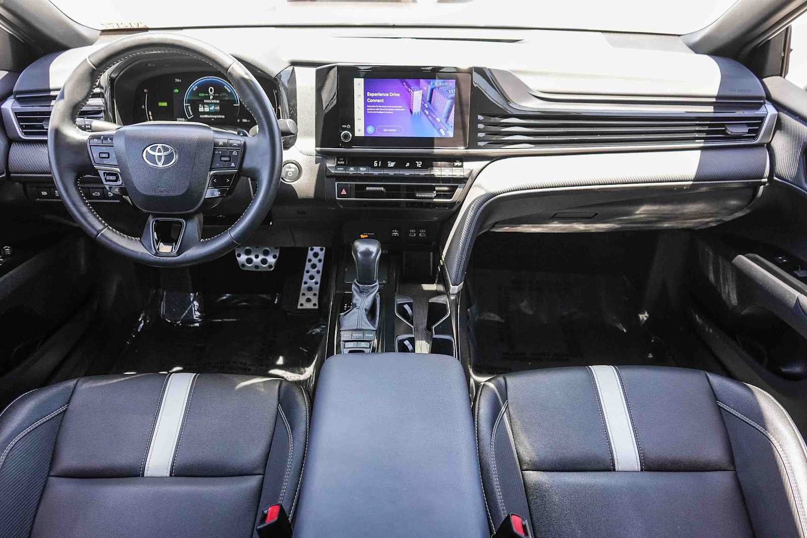 Used 2025 Toyota Camry SE FWD image 13