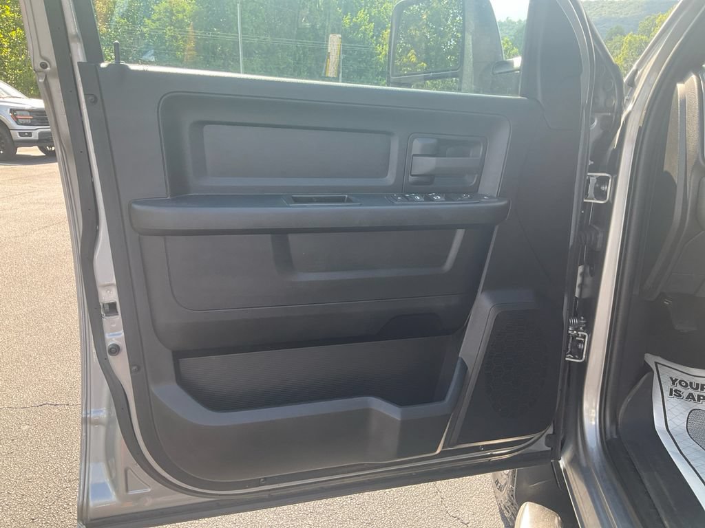 Used 2023 RAM 2500 Tradesman w/ Chrome Appearance Group AWD/4WD image 17