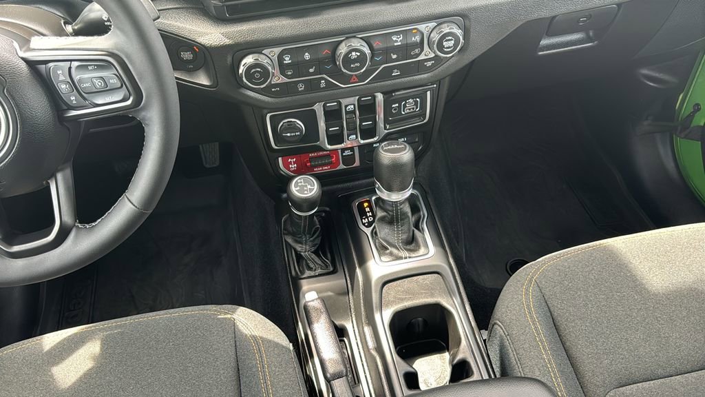 Used 2025 Jeep Gladiator Sport AWD/4WD image 23