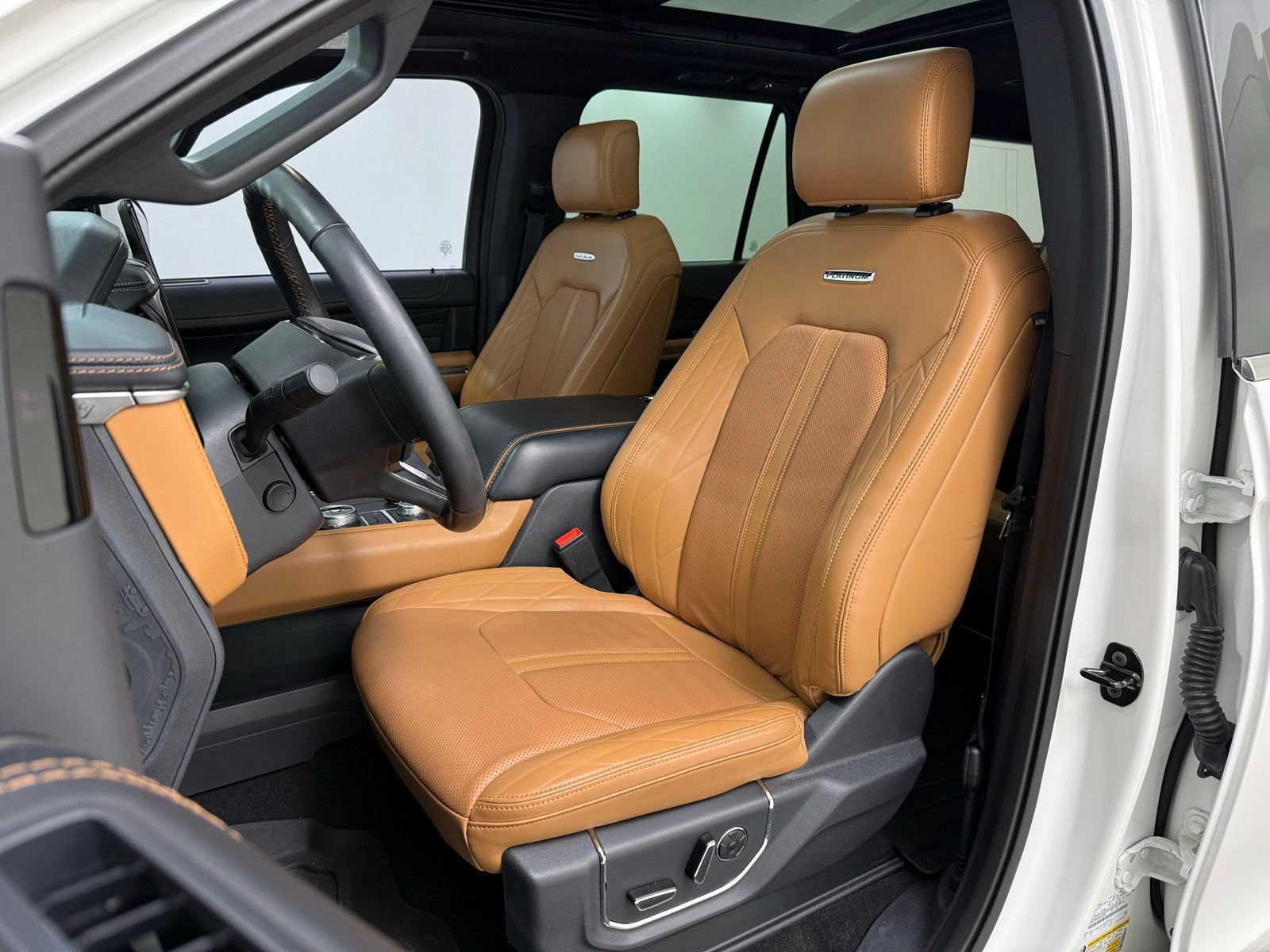 Used 2024 Ford Expedition Max Platinum AWD/4WD image 18