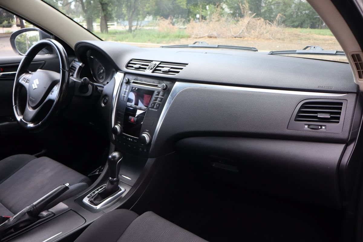 Used 2011 Suzuki Kizashi SE AWD/4WD image 17