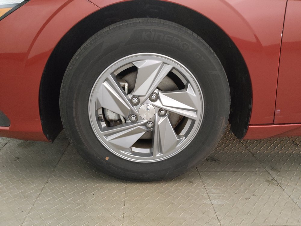 Used 2024 Hyundai Elantra SE FWD image 31
