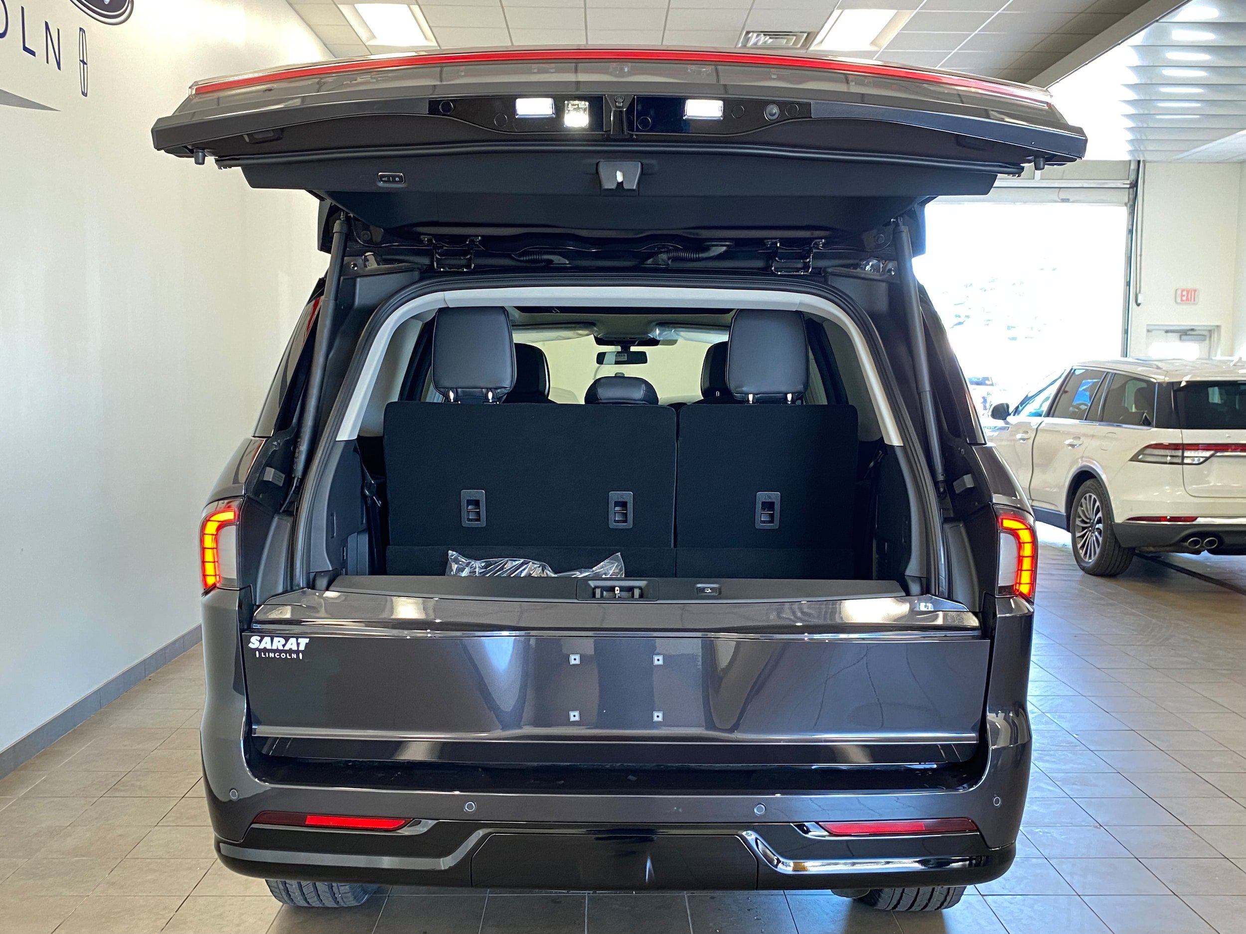New 2027 Lincoln Navigator Reserve AWD/4WD image 7