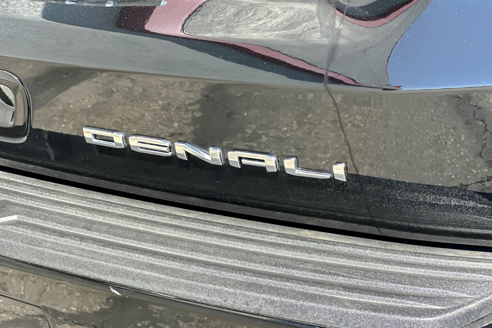 Used 2024 GMC Yukon XL Denali AWD/4WD image 28