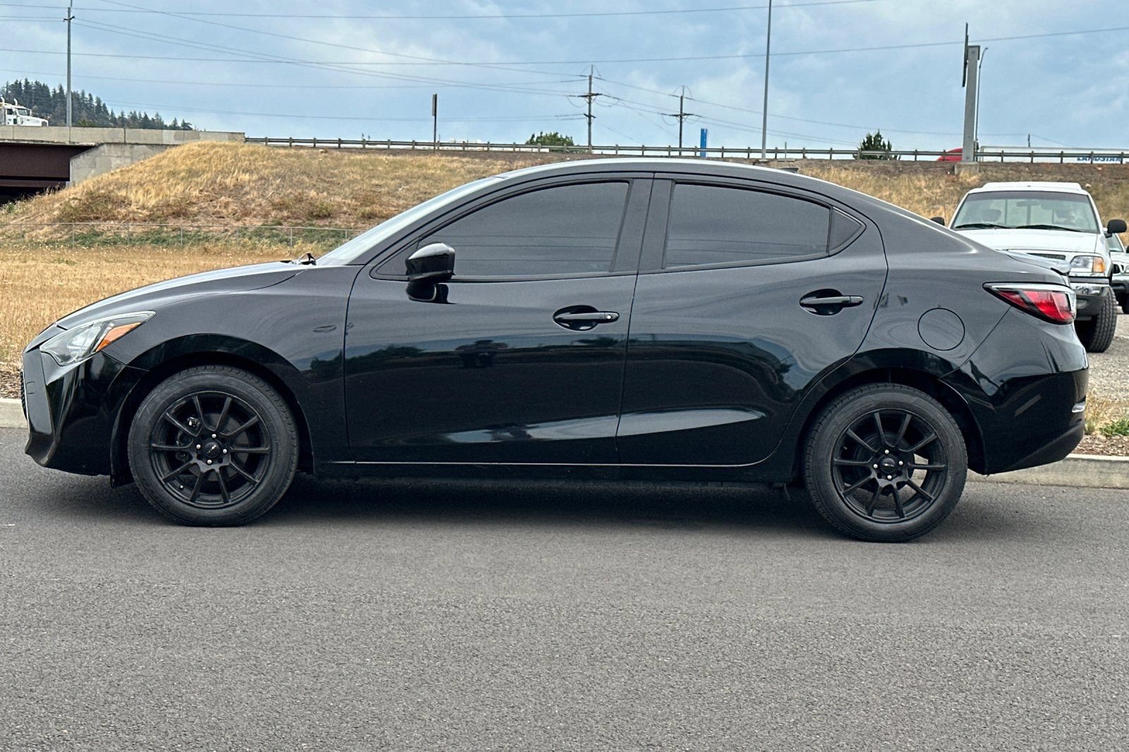 Used 2019 Toyota Yaris LE FWD image 6
