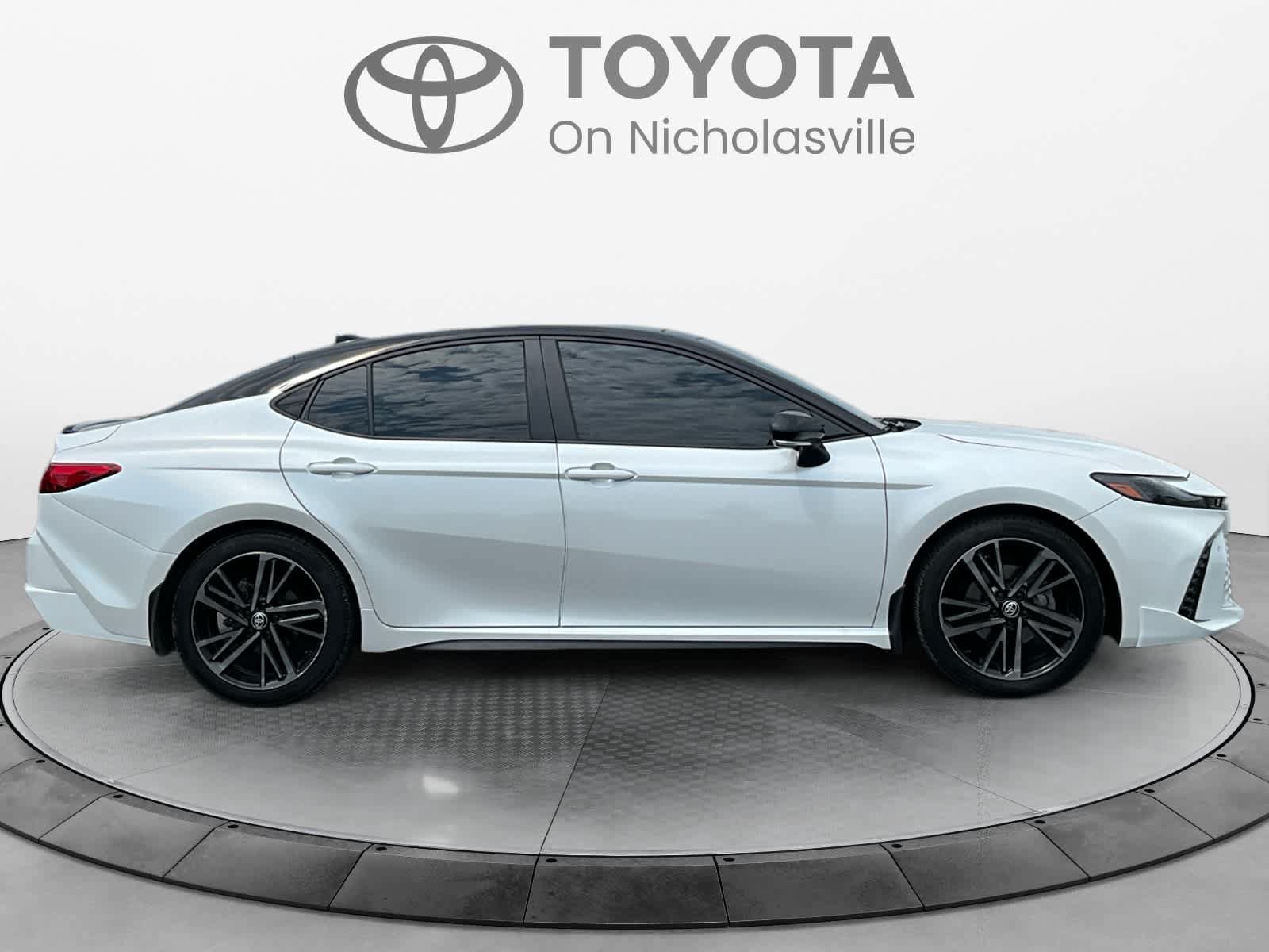 Used 2025 Toyota Camry Hybrid AWD/4WD image 6