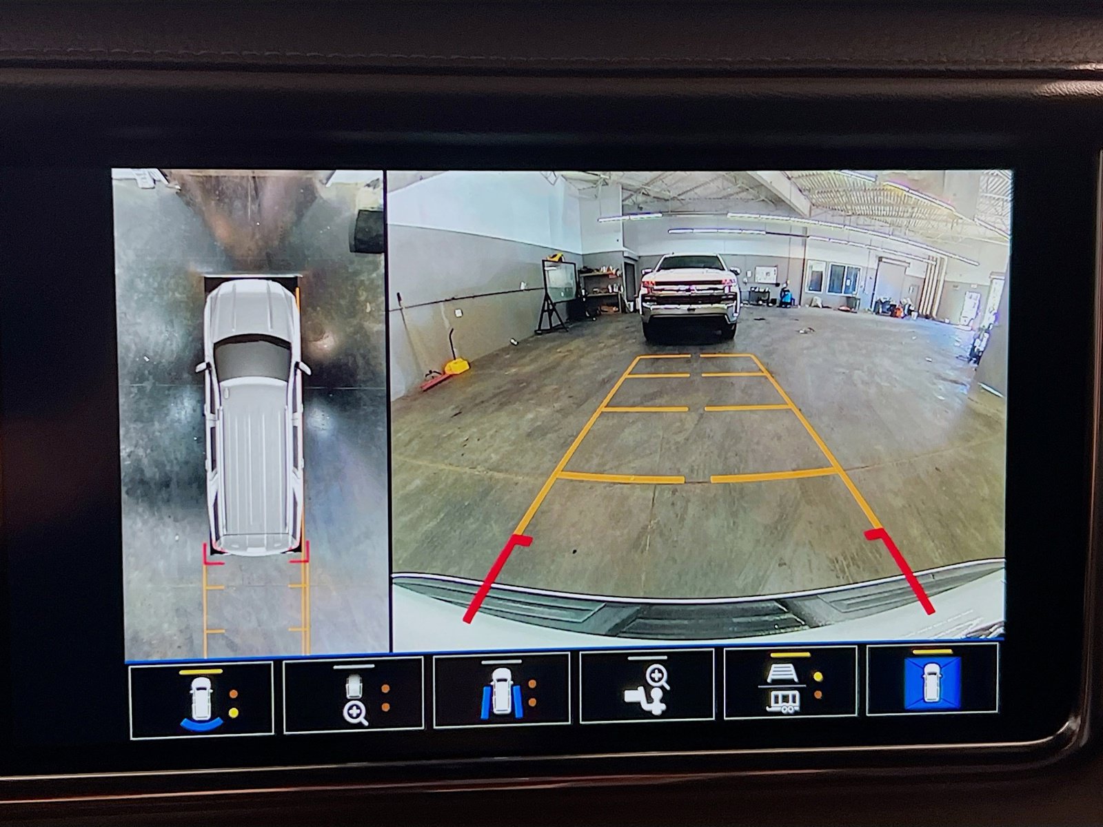 Used 2022 GMC Yukon XL Denali w/ Denali Premium Package AWD/4WD image 10