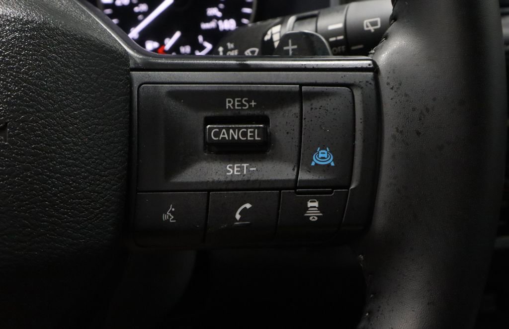 Certified 2025 Nissan Rogue SV image 28