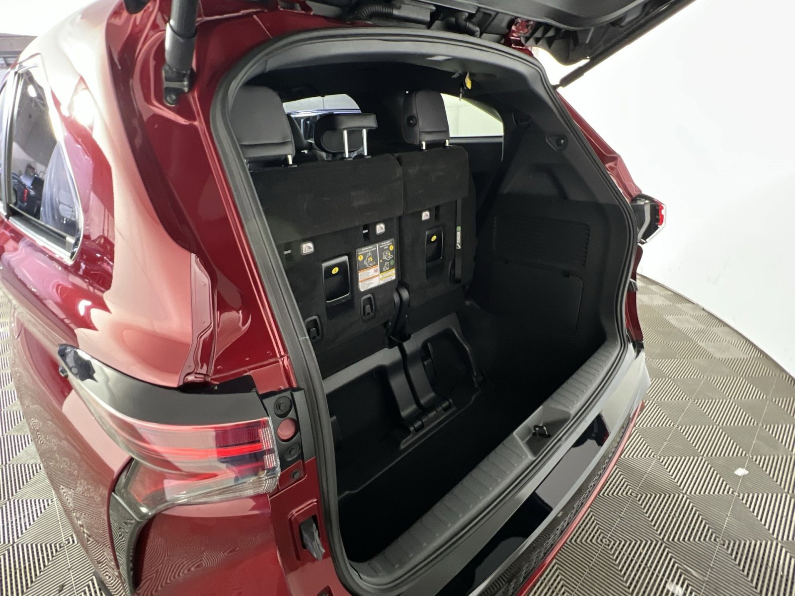 Used 2022 Toyota Sienna XSE AWD/4WD image 25