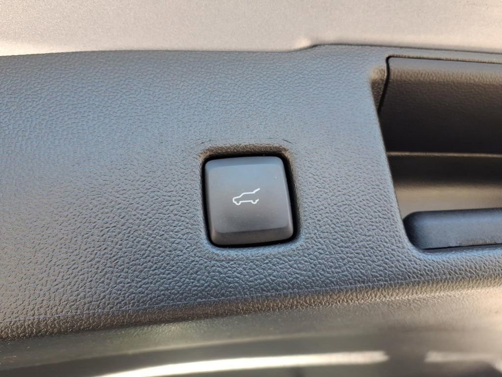 Used 2022 Ford Escape Titanium w/ Titanium Elite Package AWD/4WD image 11