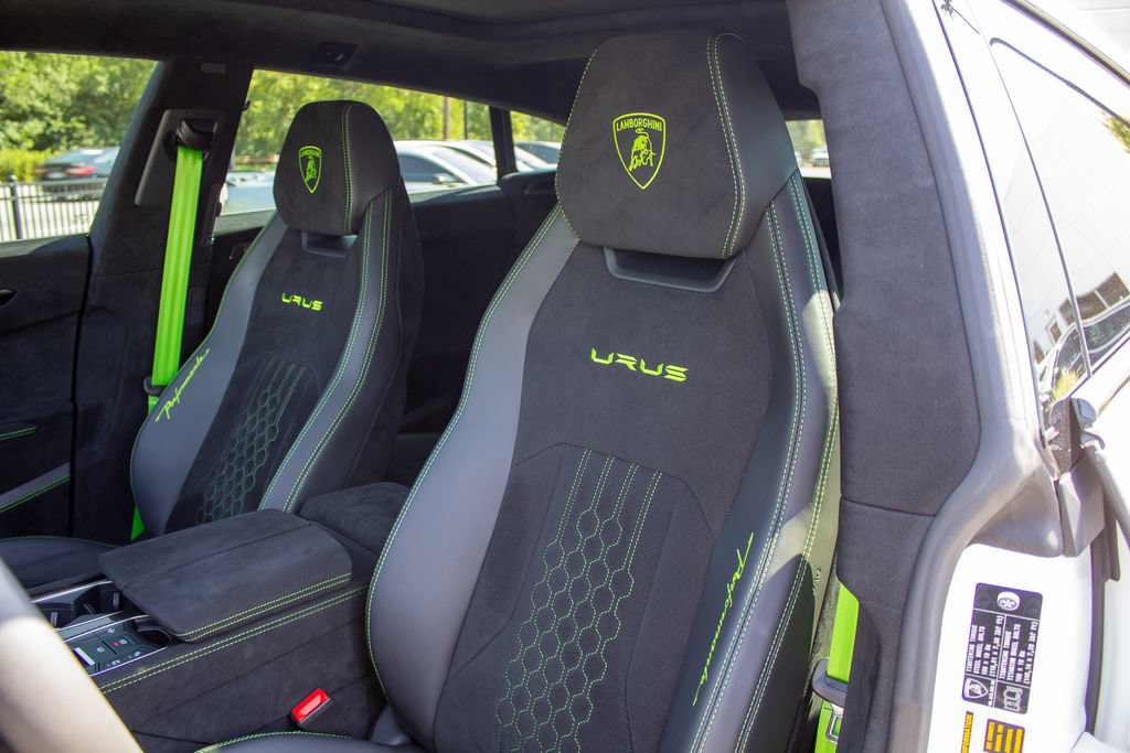 Used 2024 Lamborghini Urus Performante AWD/4WD image 3