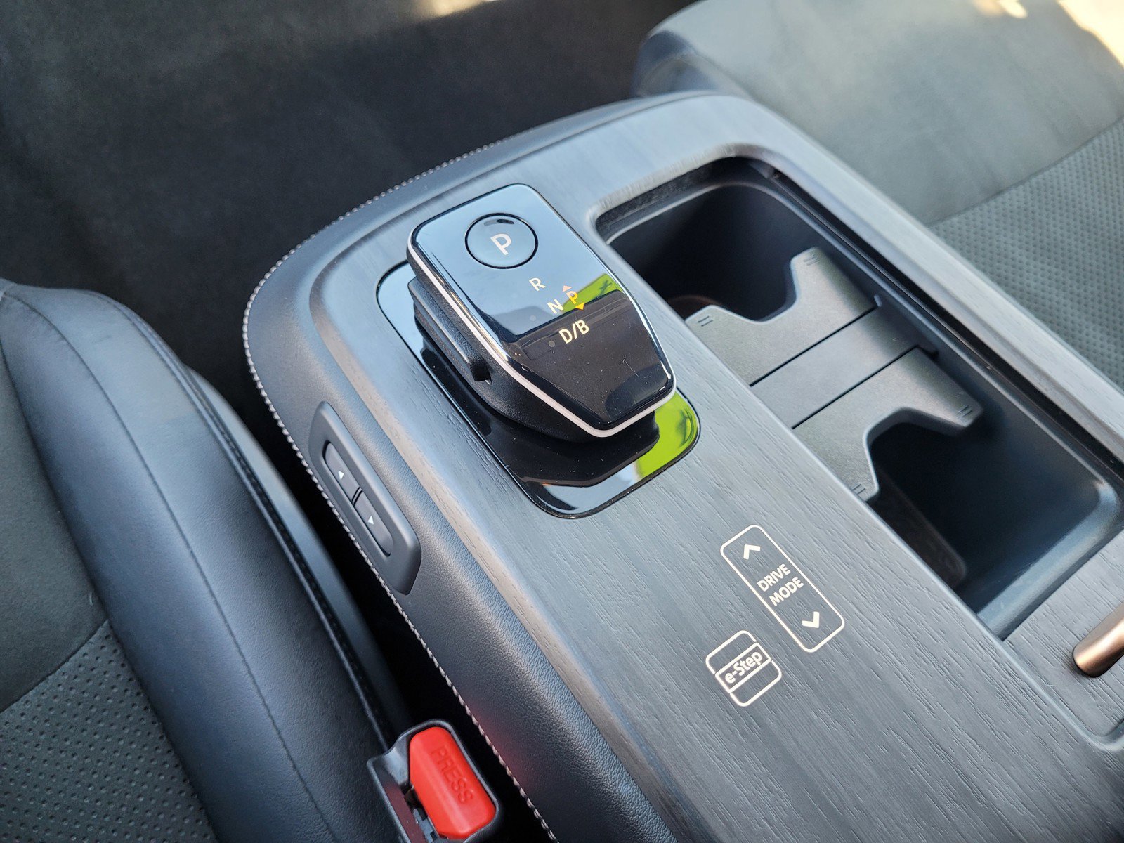 Used 2024 Nissan Ariya AWD image 20