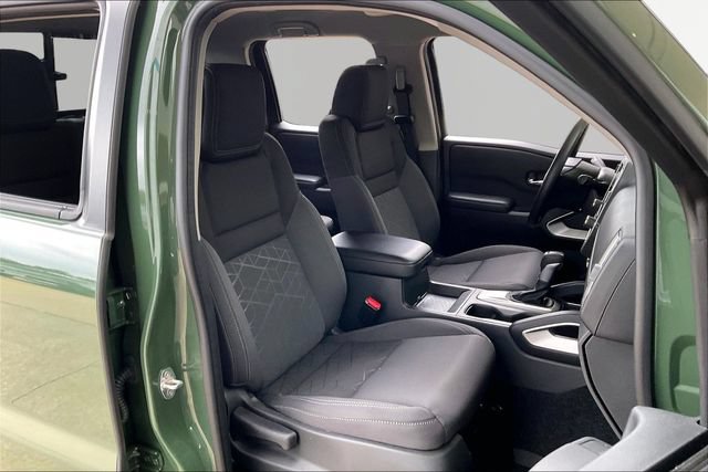 Used 2025 Nissan Frontier SV RWD image 18