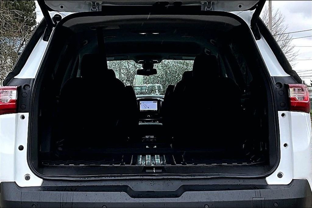 Used 2021 Chevrolet Traverse LT w/ LT Premium Package image 38