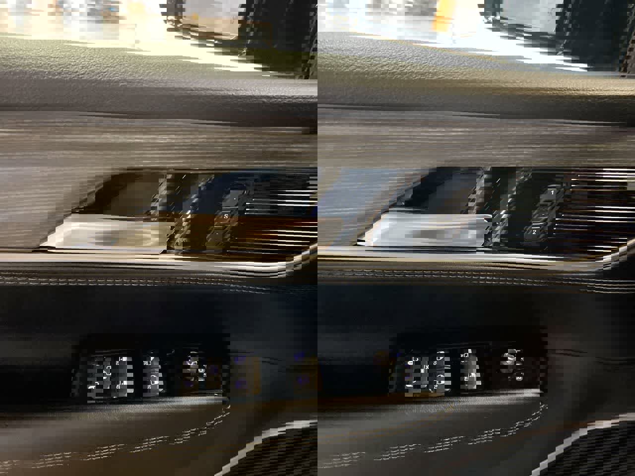 Used 2024 Jeep Wagoneer L Series III w/ Flexible Seating Group image 13