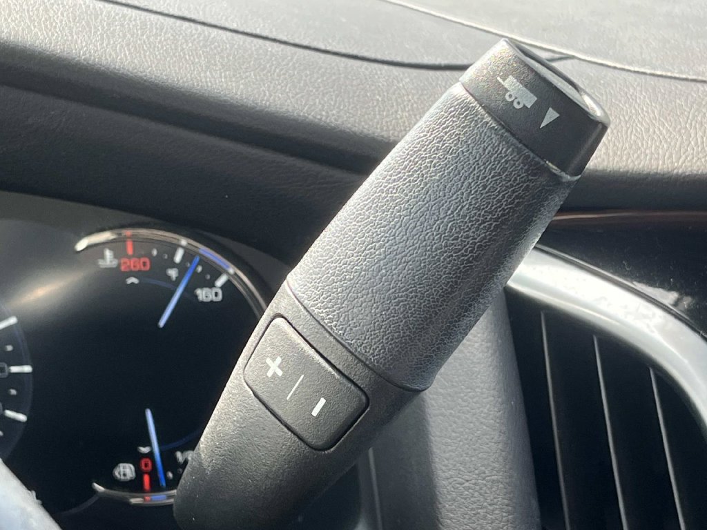 Used 2018 Cadillac Escalade ESV Premium Luxury AWD/4WD image 47
