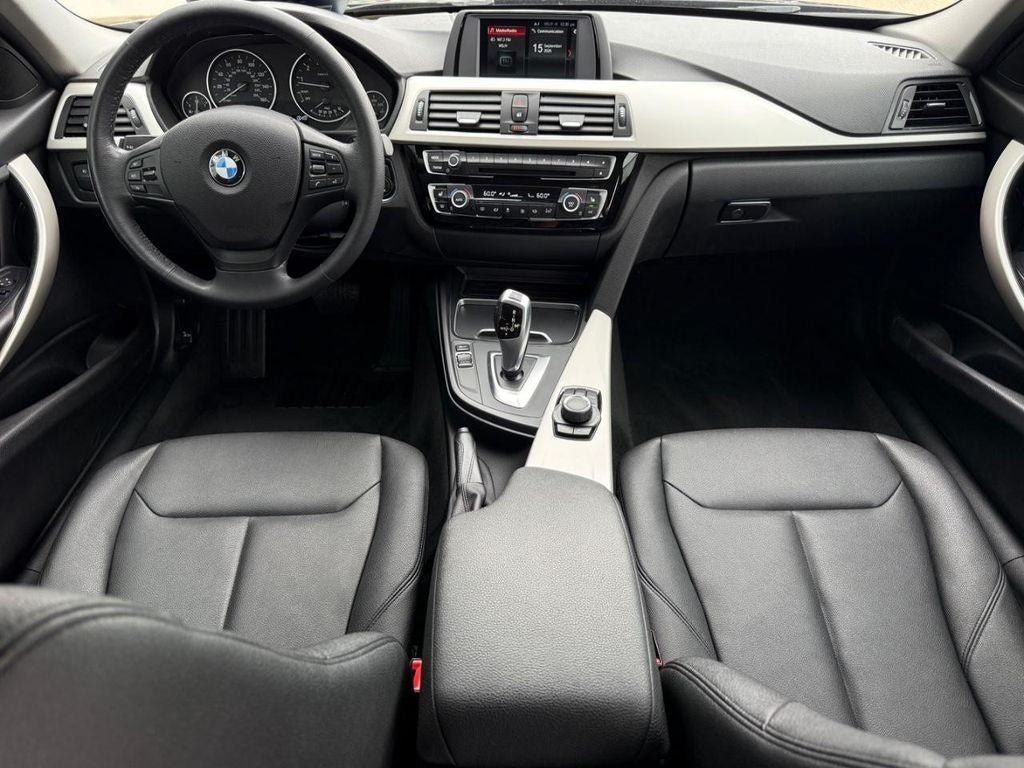 Used 2018 BMW 320i xDrive Sedan AWD/4WD image 11