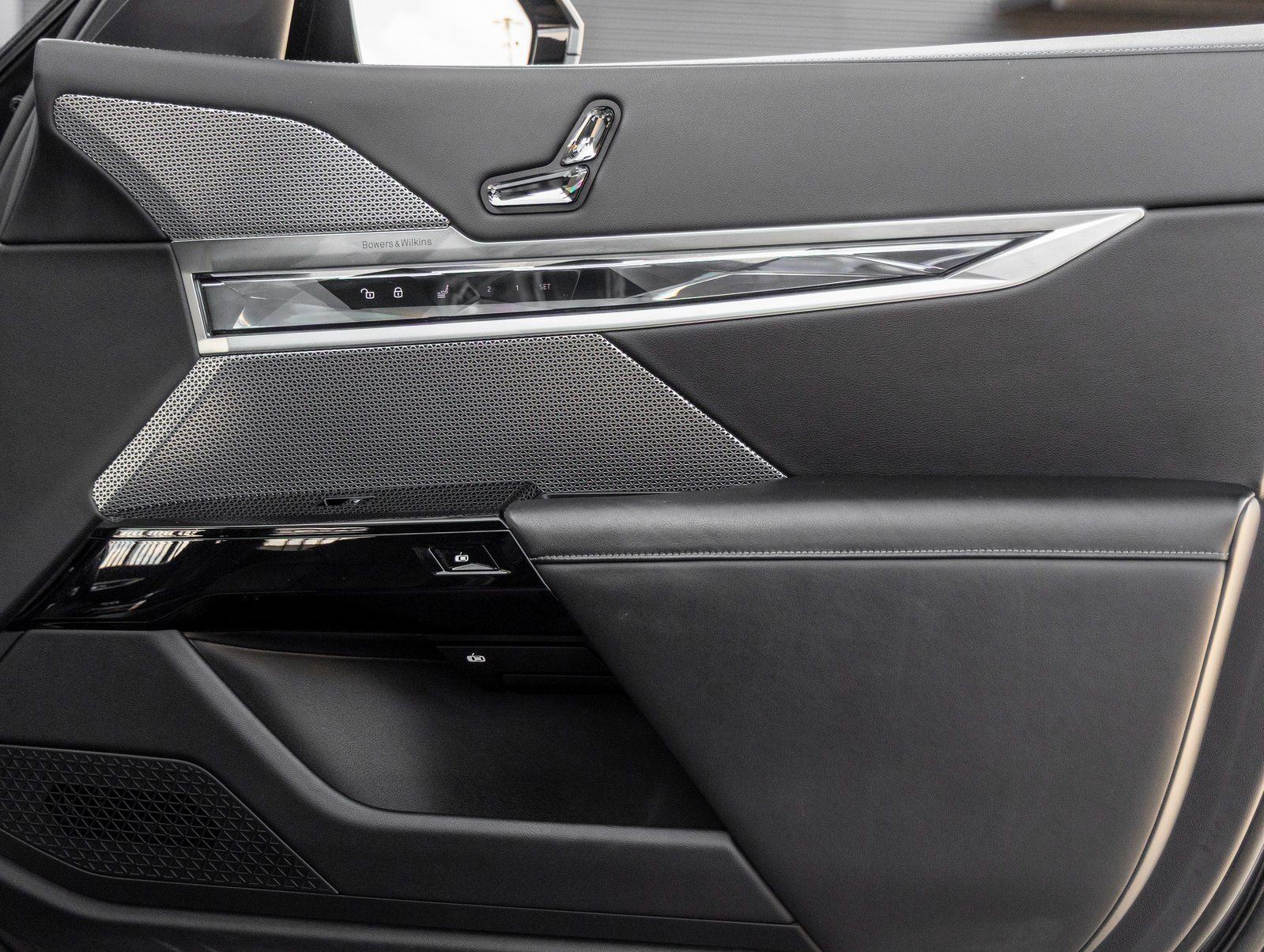 Used 2024 BMW 740i image 43