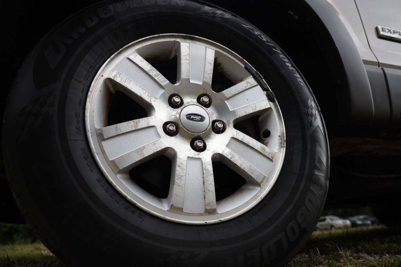 Used 2006 Ford Explorer XLT RWD image 29