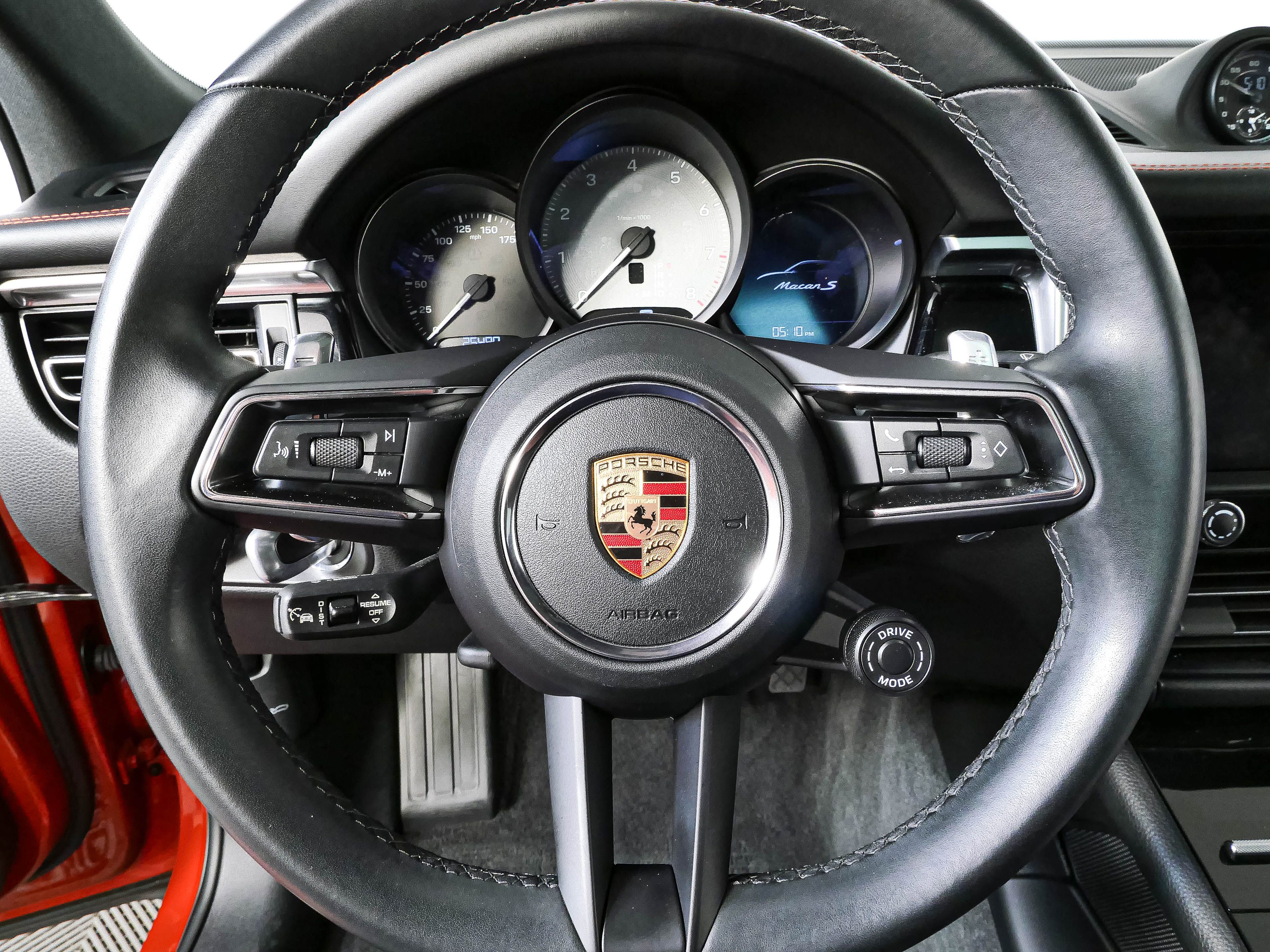 Certified 2024 Porsche Macan S AWD/4WD image 10