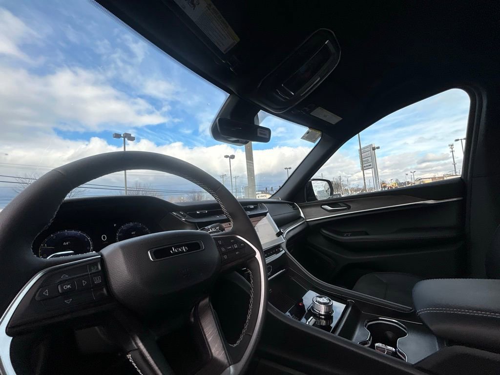 New 2026 Jeep Grand Cherokee Altitude image 16