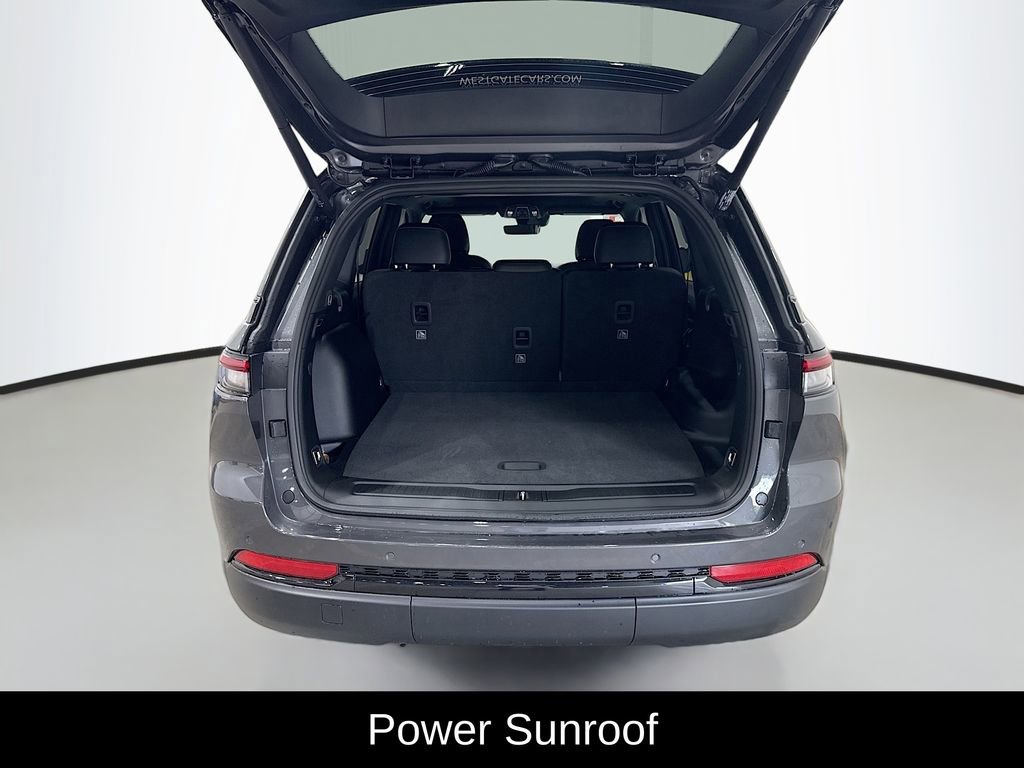 New 2025 Jeep Grand Cherokee Altitude image 13