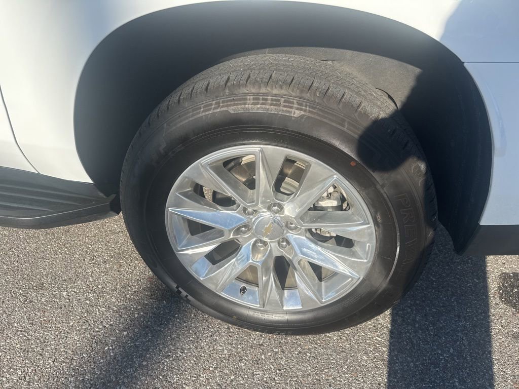 Used 2023 Chevrolet Suburban Premier image 11