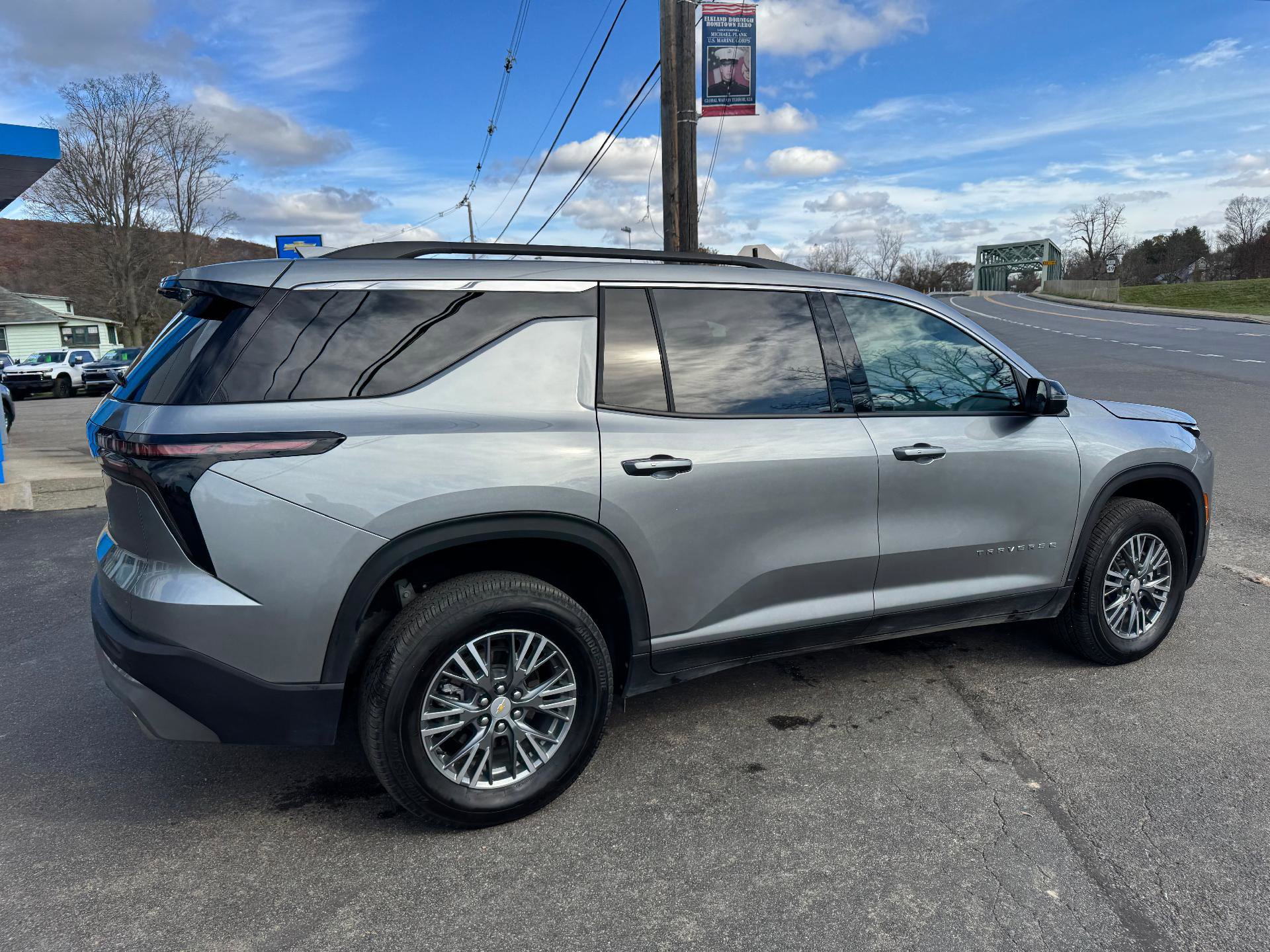 Used 2025 Chevrolet Traverse LT image 5