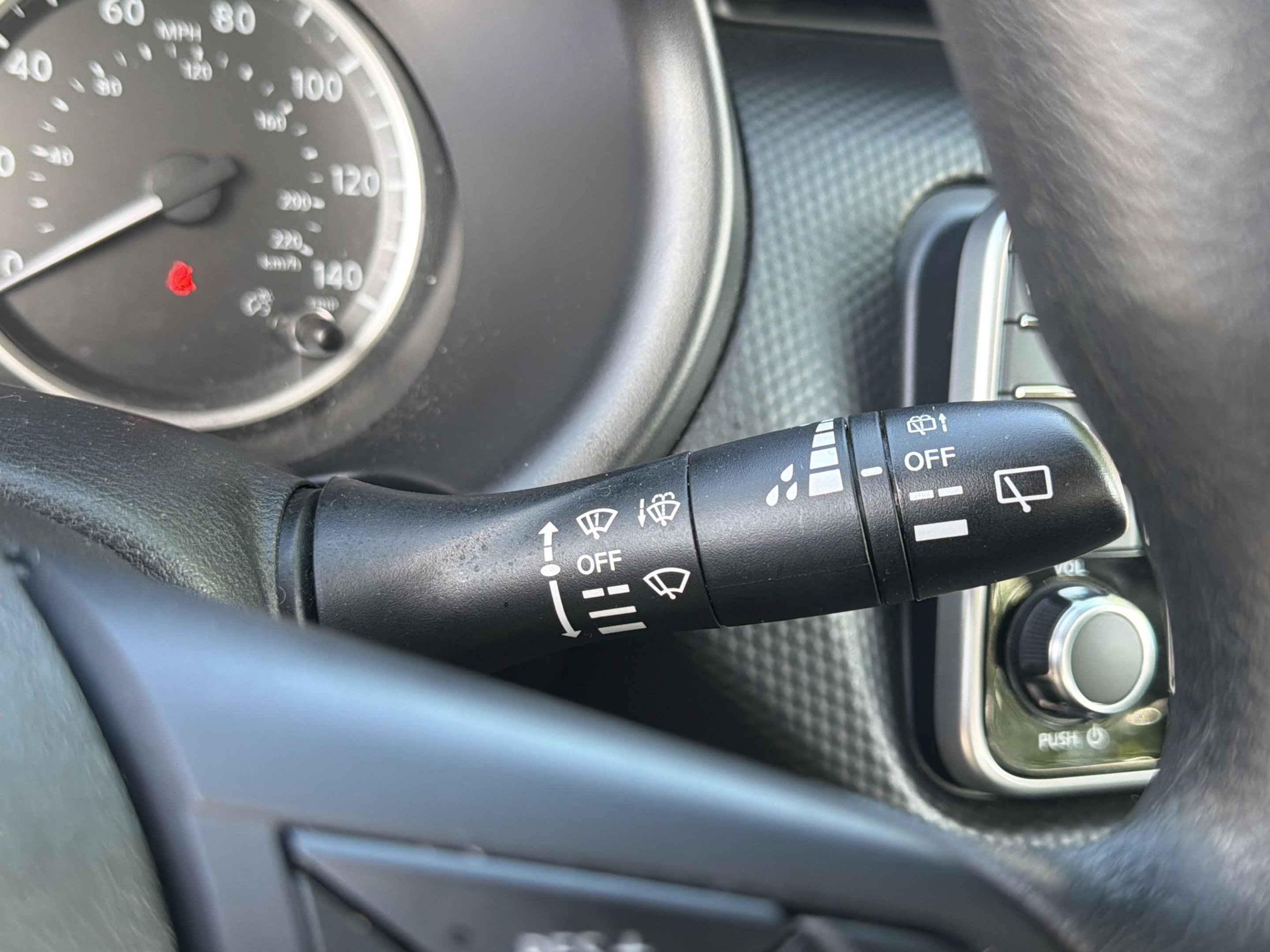 Used 2022 Nissan Kicks S FWD image 9