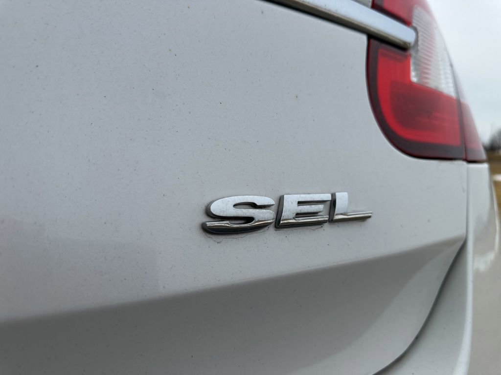 Used 2011 Ford Taurus SEL w/ 201A Rapid Spec Order Code image 4