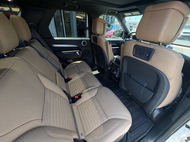 Used 2025 Land Rover Discovery Dynamic SE AWD/4WD image 12