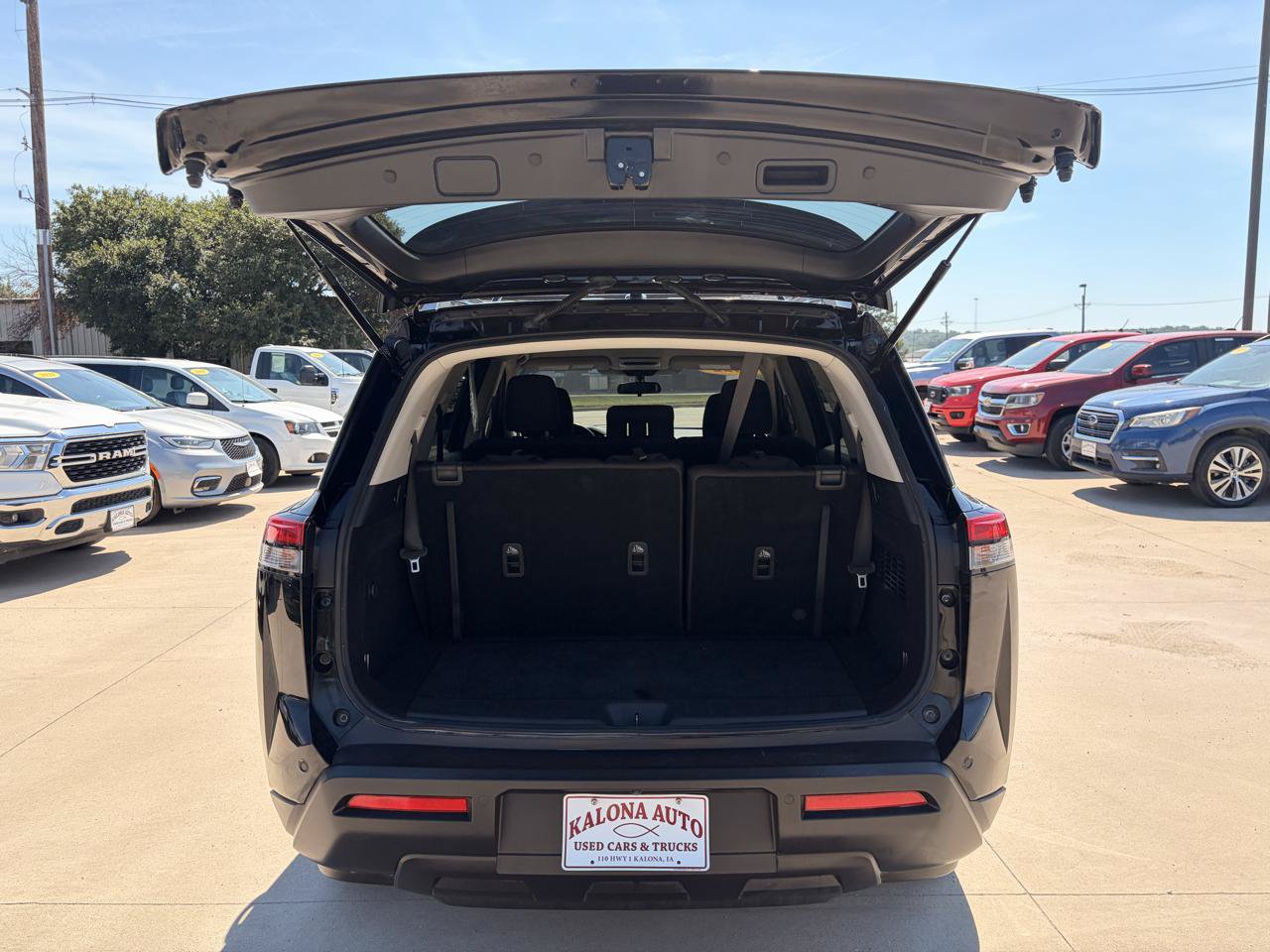 Used 2022 Nissan Pathfinder SV AWD/4WD image 10