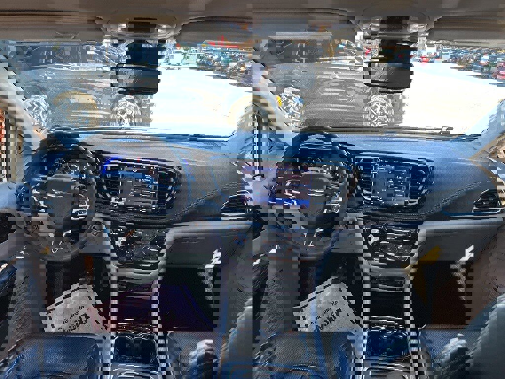 Used 2023 Chrysler Pacifica Limited w/ Uconnect Theater Family Group video 2