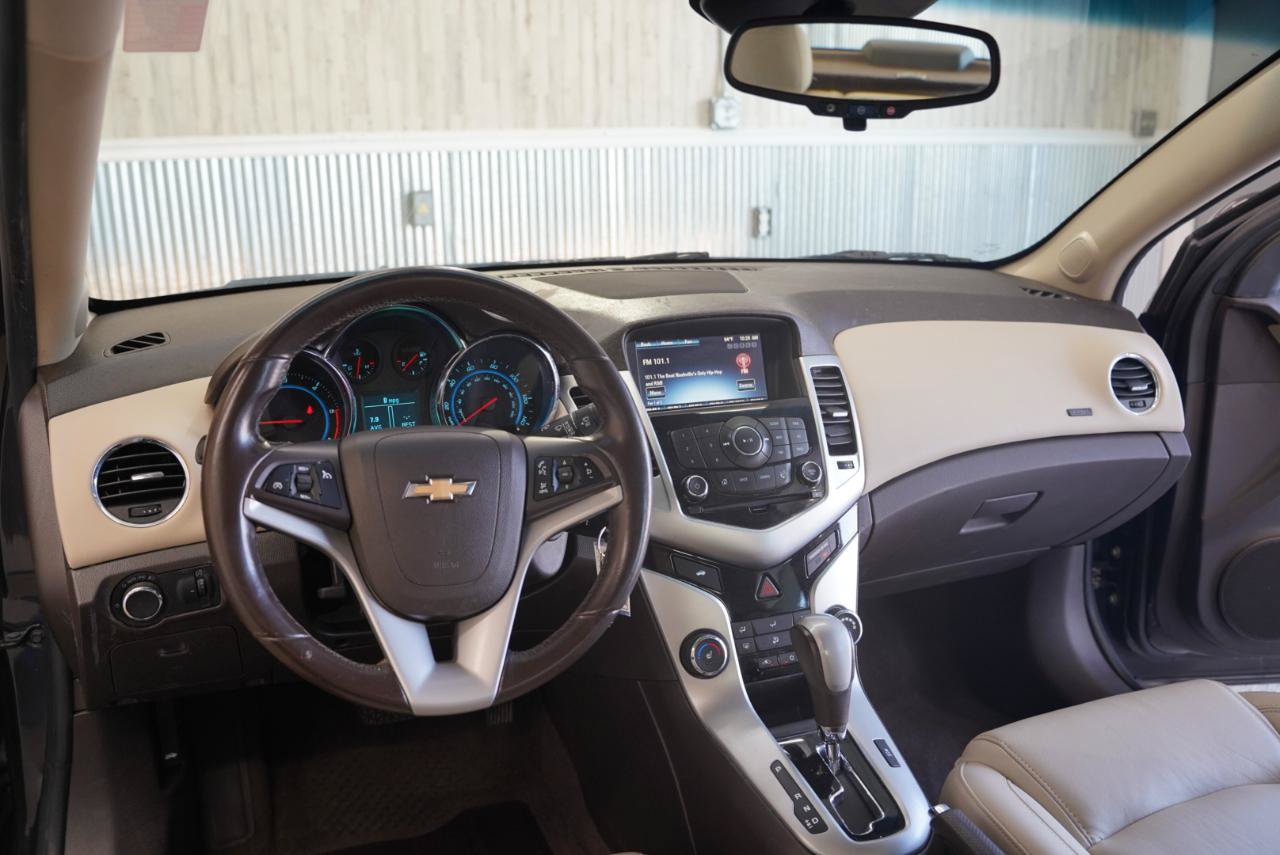 Used 2015 Chevrolet Cruze Diesel FWD image 11