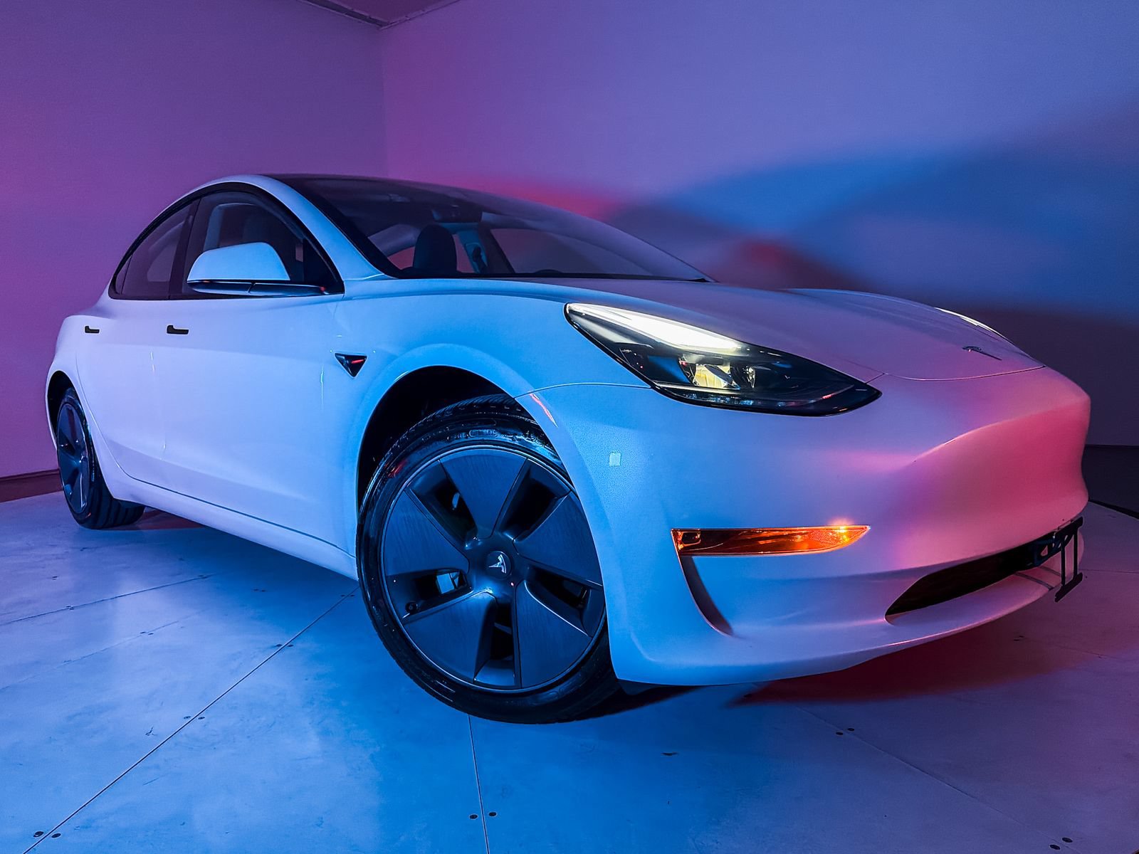 Used 2023 Tesla Model 3 Standard Range RWD image 3