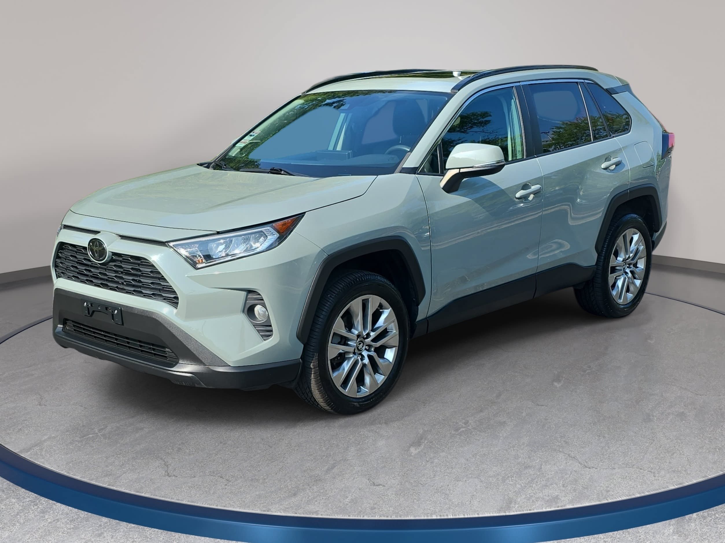 Used 2020 Toyota RAV4 XLE Premium AWD/4WD video 1