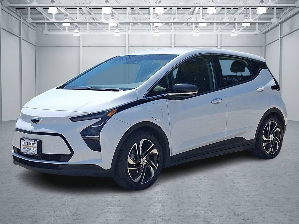 Certified 2023 Chevrolet Bolt LT w/ Infotainment Package FWD image 4