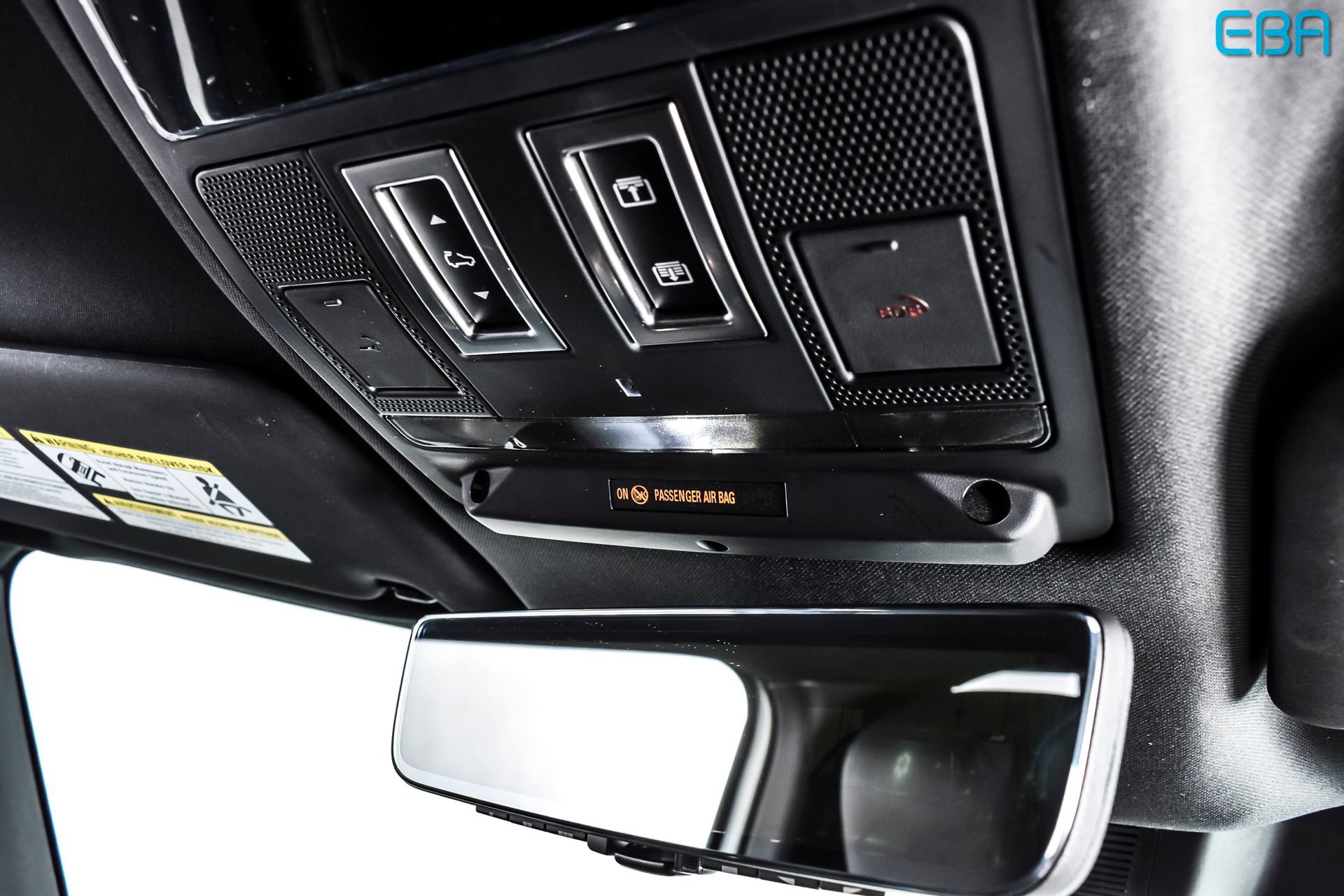 Used 2025 Land Rover Defender 130 X-Dynamic SE image 29