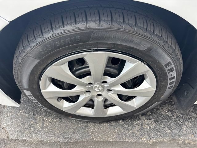 Used 2026 Toyota Corolla LE FWD image 24