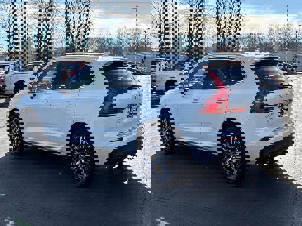 Used 2018 Volvo XC60 T6 Momentum w/ Convenience Package image 27