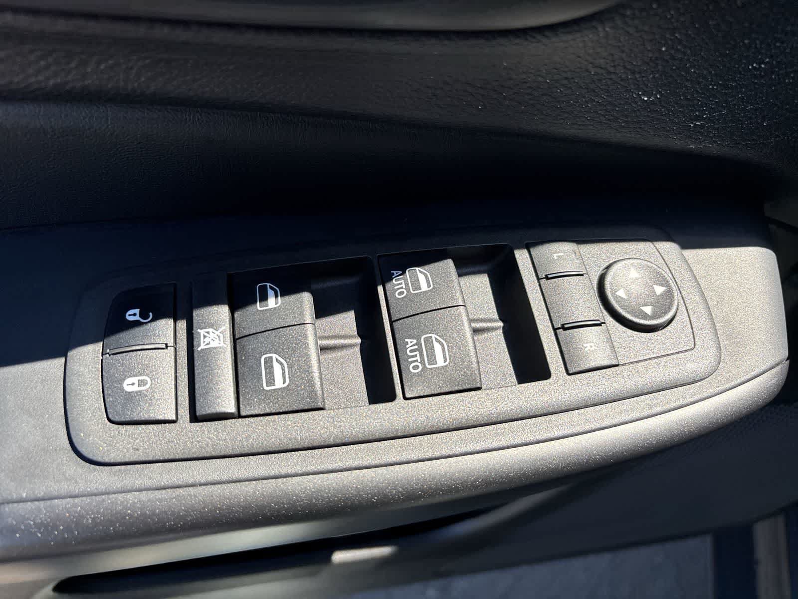 Used 2022 Jeep Cherokee Trailhawk AWD/4WD image 9
