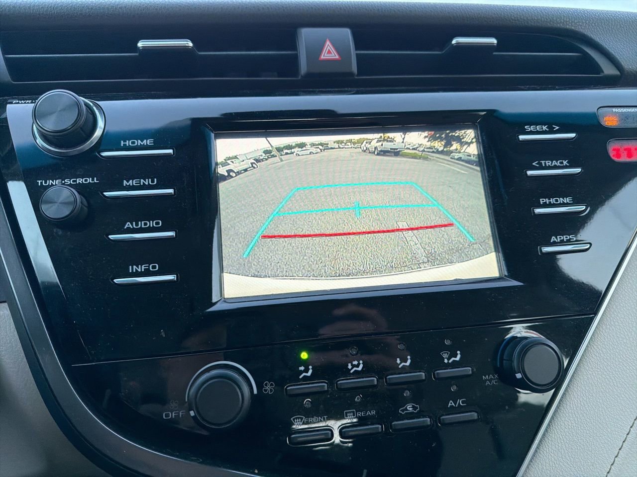 Used 2018 Toyota Camry LE FWD image 9