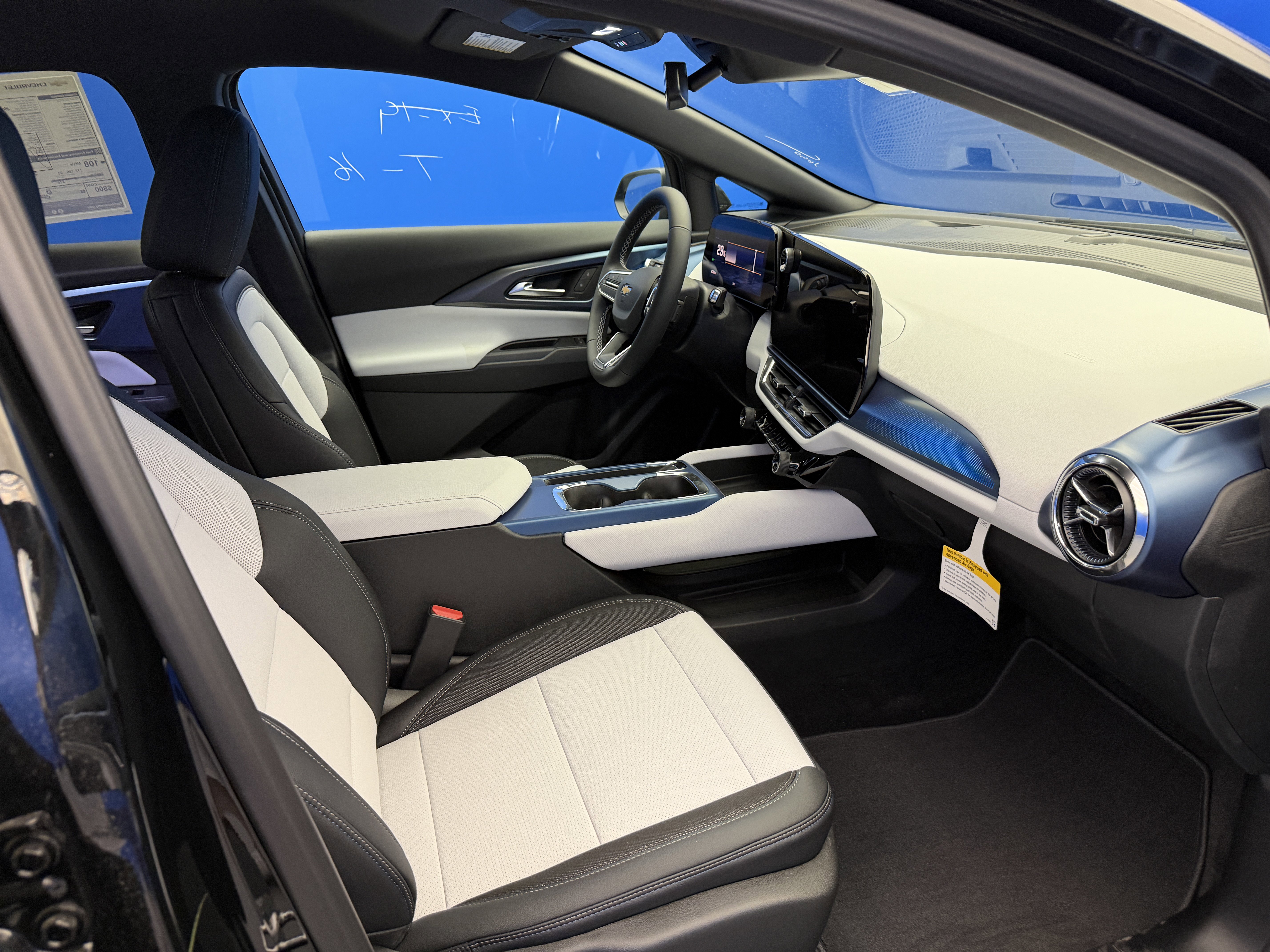 New 2026 Chevrolet Equinox EV LT FWD image 23
