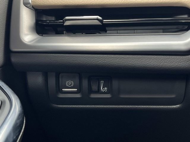 Certified 2024 Cadillac XT4 Luxury w/ Cold Weather Package image 25