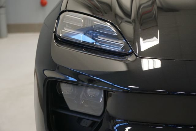 New 2026 Porsche Macan 4 Electric AWD/4WD image 15