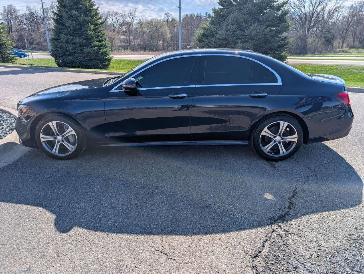 Used 2017 Mercedes-Benz E 300 4MATIC image 6