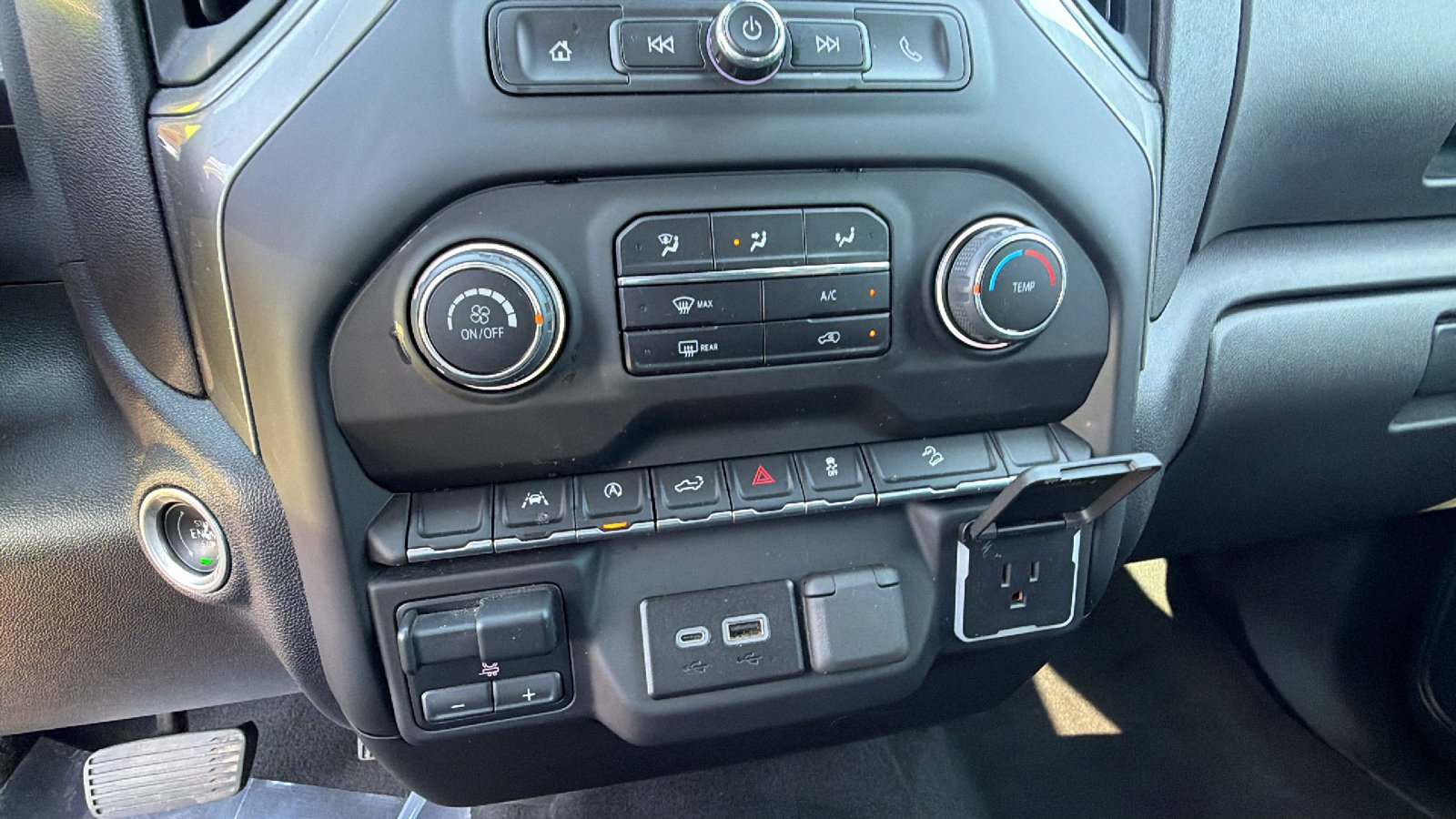 Used 2024 Chevrolet Silverado 1500 Custom Trail Boss w/ LPO, Dark Essentials Package AWD/4WD image 31
