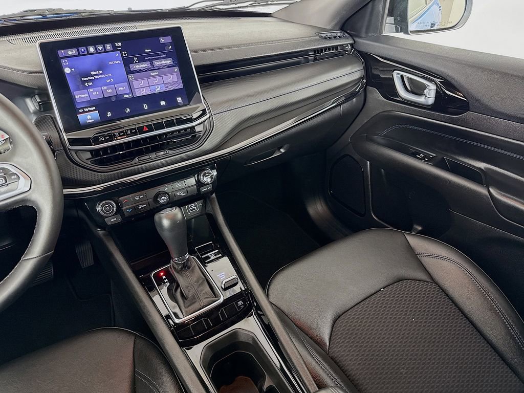 Used 2025 Jeep Compass Latitude w/ Altitude Special Edition image 26