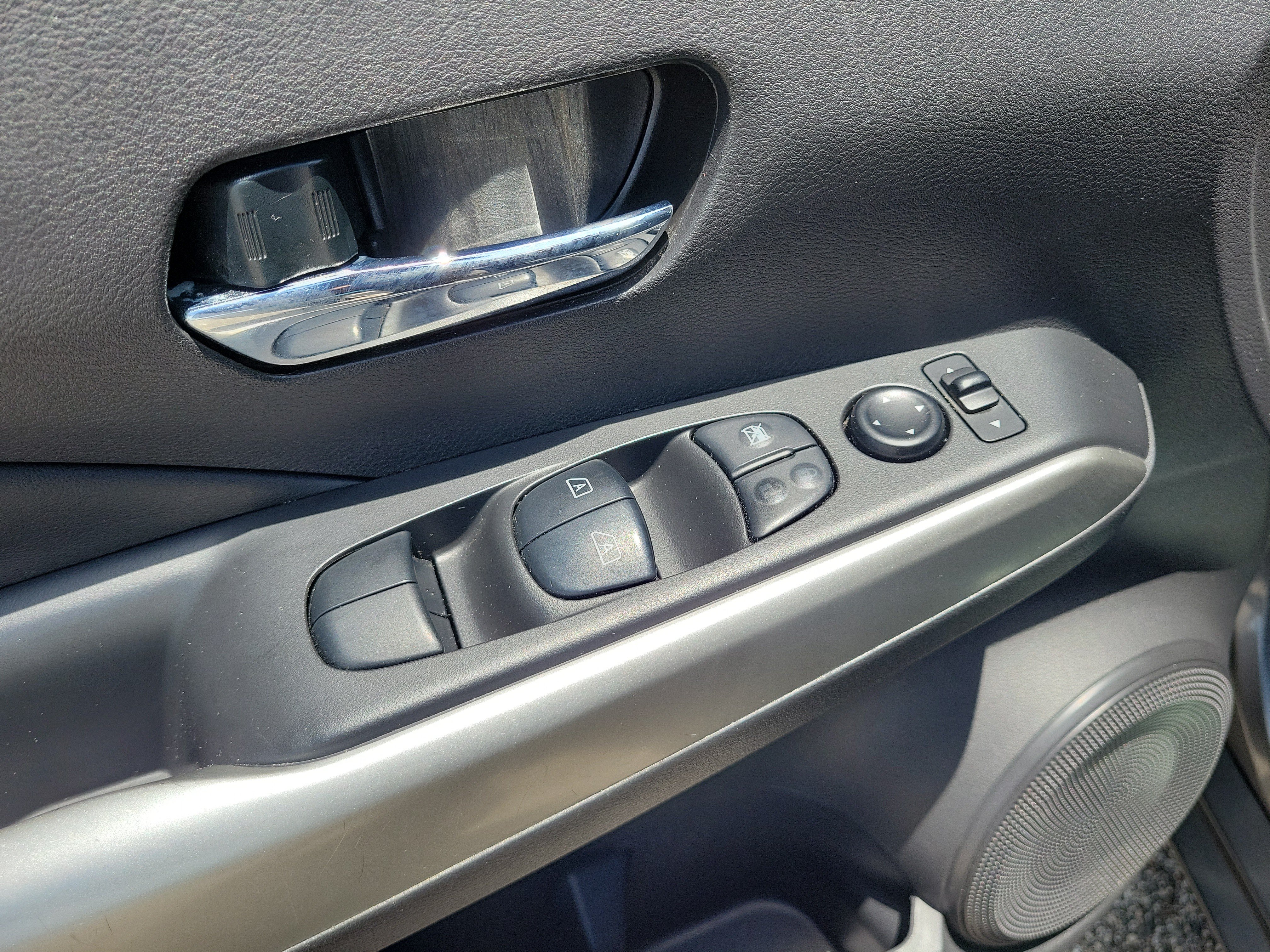 Certified 2020 Nissan Kicks SR w/ SR Premium Package FWD image 16